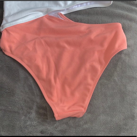 Zaful One Piece Cutout Swimsuit - Picture 4 of 7